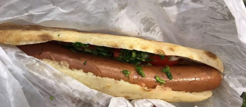 ساندویچ فرانکفورتر در فست فود ارمنی ژورف