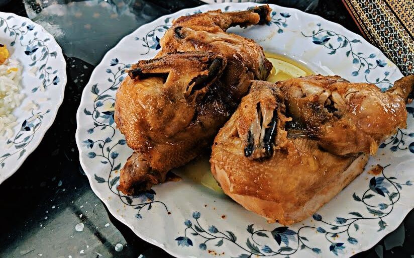 اکبرجوجه پخته شده با کره در رستوران اکبر جوجه شعبه لبافی نژاد