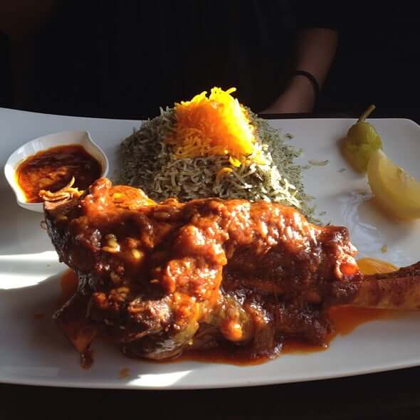 باقالی پلو با ماهیچه در رستوران یزدان در ستارخان