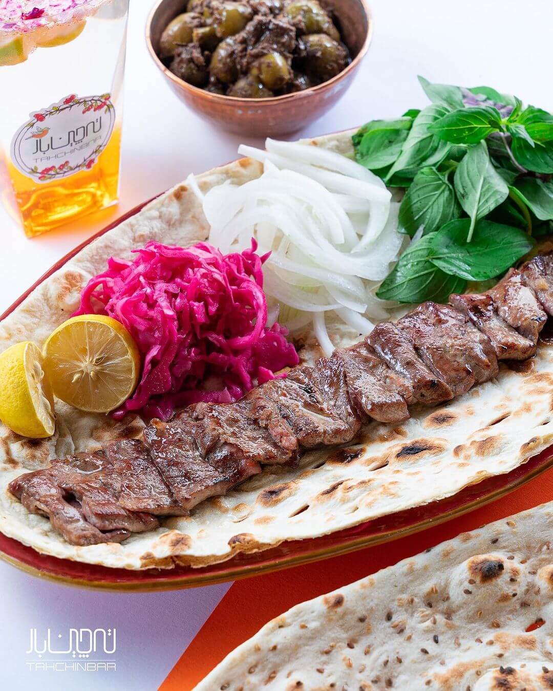 کباب برگ در رستوران ته‌چین‌بار