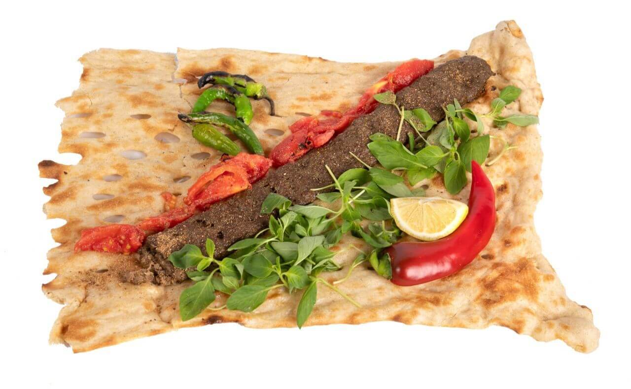 کباب کوبیده محبوب کترینگ ژاسمین در محدوده میدان ولیعصر تهران