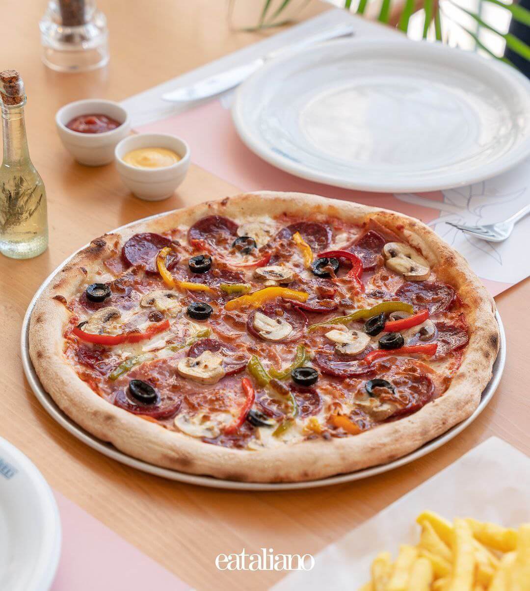 پیتزاهای ایتالیایی در رستوران ایتالیایی ایران مال