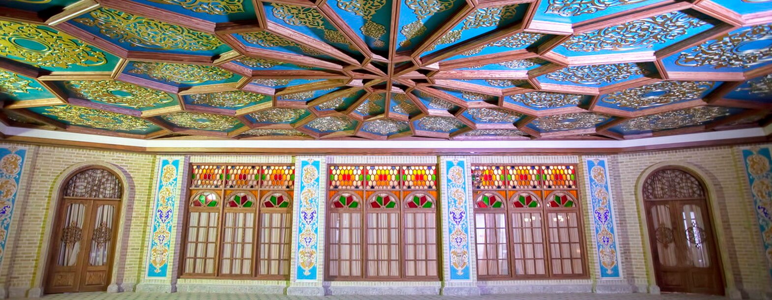 مناسب‌ترین قیمت غذاهای رستوران ایران مال در باغ رستوران ملل