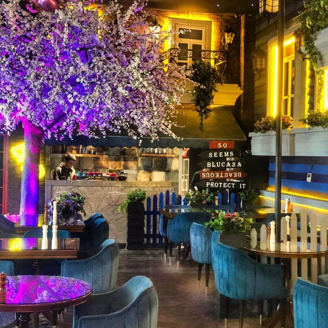 فضای داخلی رستوران بلوزاکا