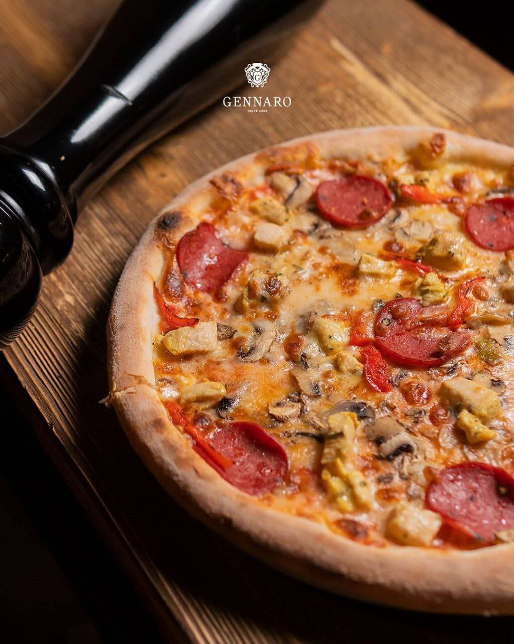 پیتزا مخلوط در رستوران جنارو