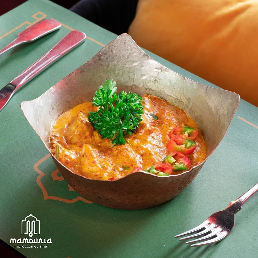 خوراک مرغ در رستوران مراکشی مامونیا