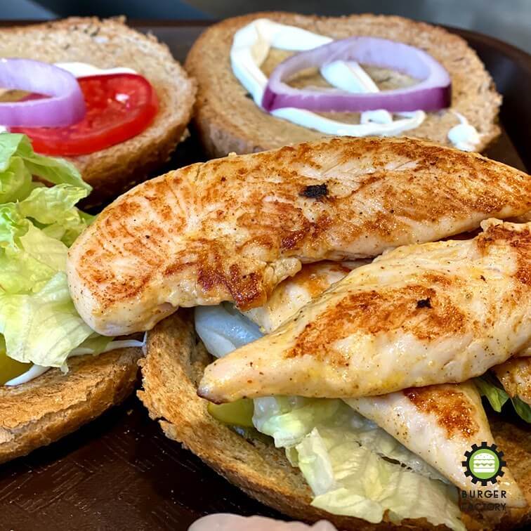 چیکن برگر در برگر فکتوری