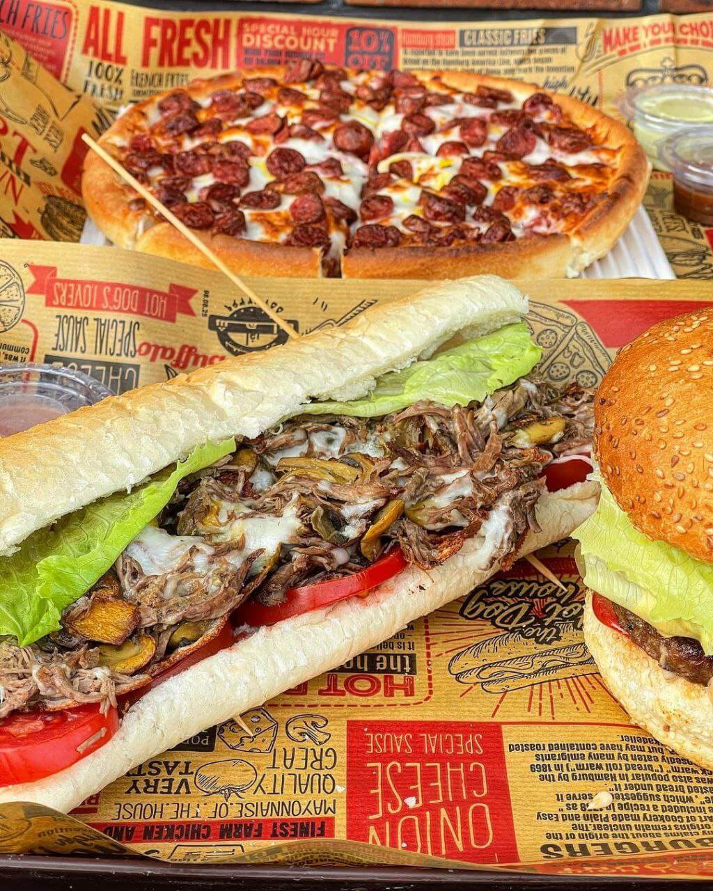 ساندویچ رست‌بیف باروس برگر ستارخان