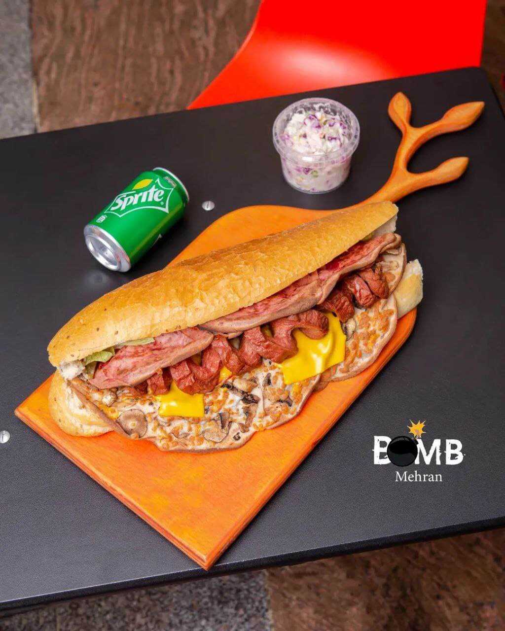 ساندویچ‌های خوش‌طعم فست‌فود بمب مهران خیابان ستارخان
