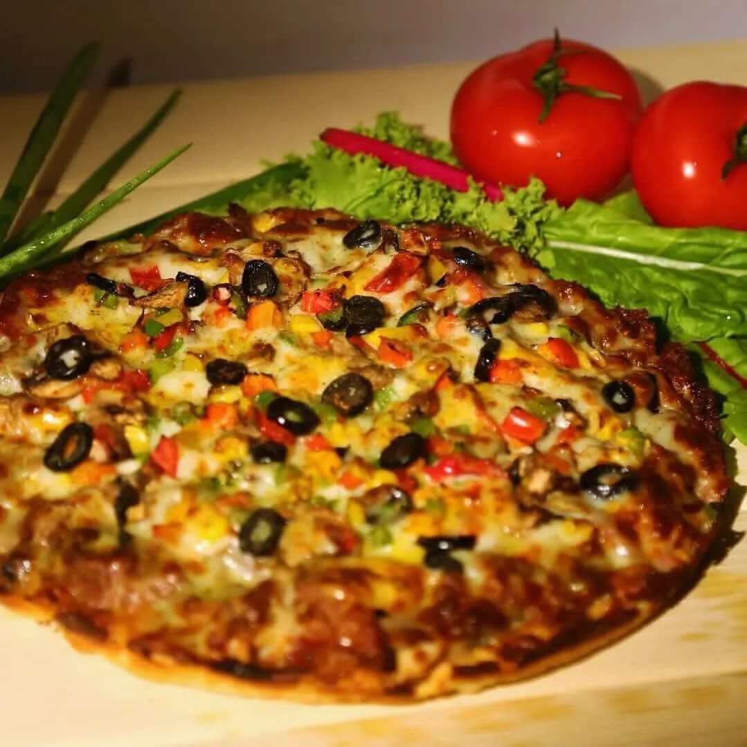 پیتزاهای محبوب مستر دنر در خیابان ستارخان