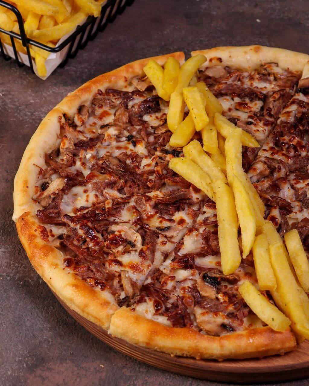 پیتزاهای محبوب فست‌فود شیلا در خیابان ستارخان تهران