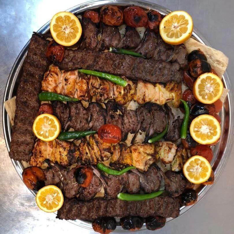 سینی کباب در رستوران کباب ساطوری بناب دنیز در خیابان ستارخان