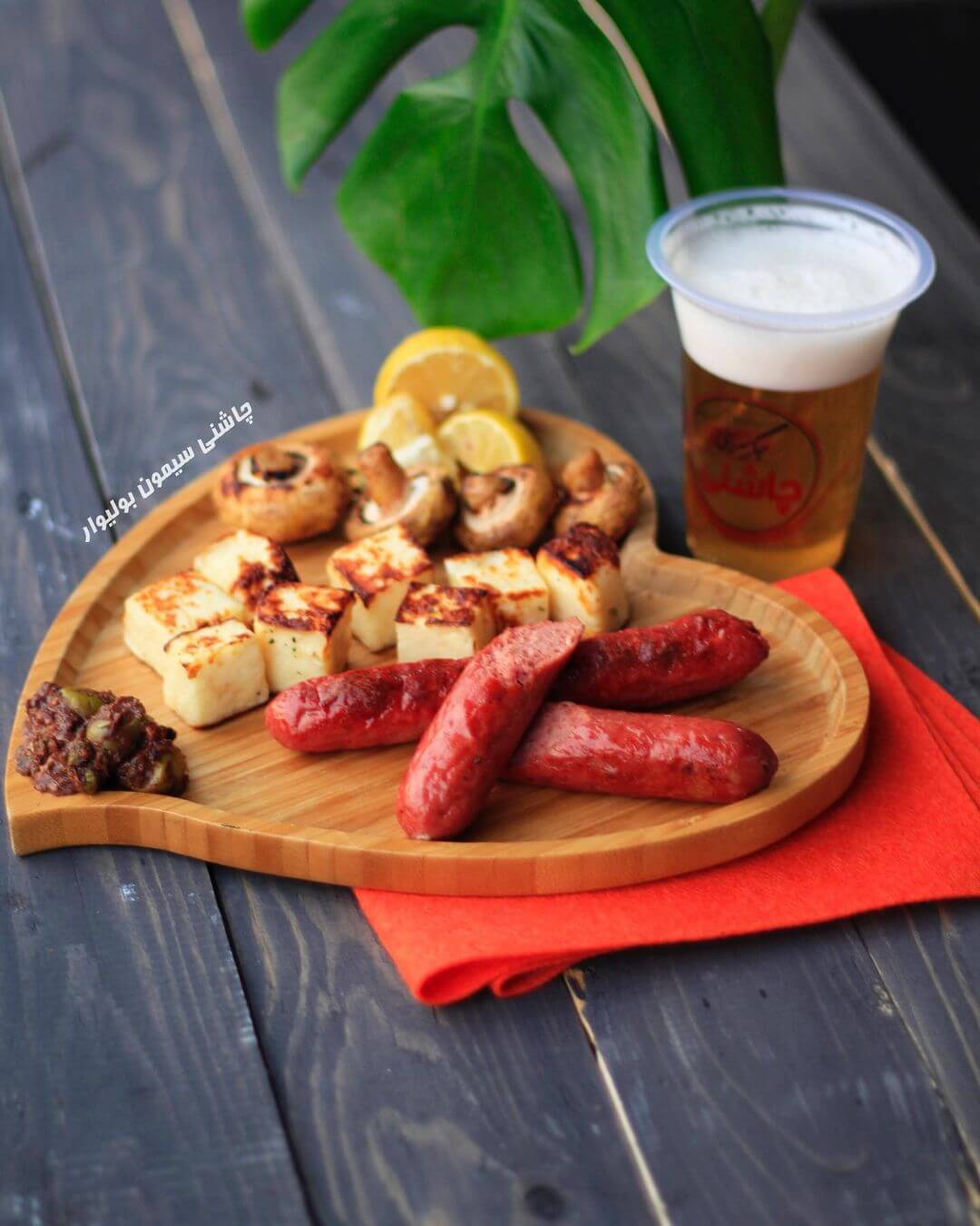 سوسیس و پنیر کبابی جگرسرای چاشنی در سیمون بولیوار