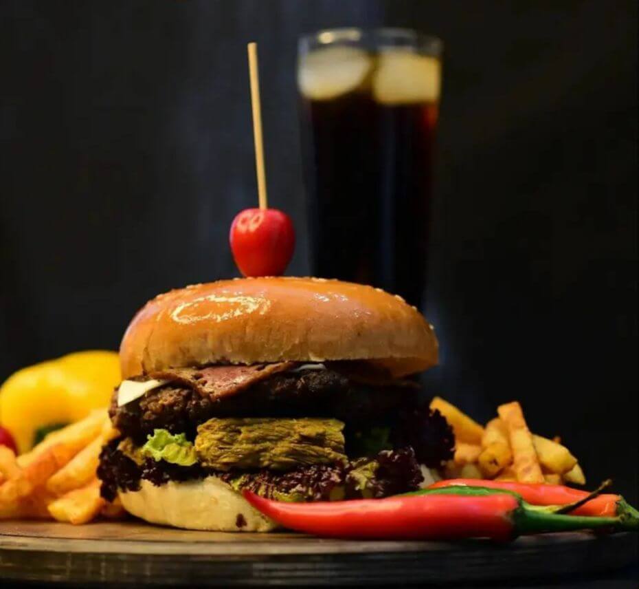 دبل برگر فست فود مانو در سیمون بولیوار