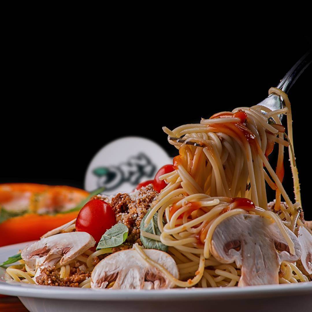 چاستا بلونیز با قارچ در رستوران پیدن در سیمون یولیوار