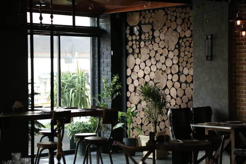 فضای داخلی رستوران راکان در سیمون بولیوار تهران