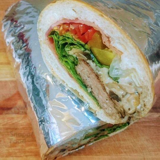 ساندویچ در فست فود تاکو در لیست فست فود سیمون بولیوار تهران