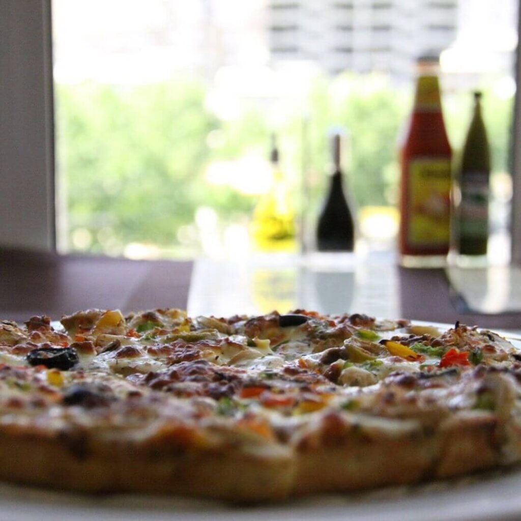 انواع پیتزا به سبک ایتالیایی و آمریکایی در پیتزا زیتون ولنجک