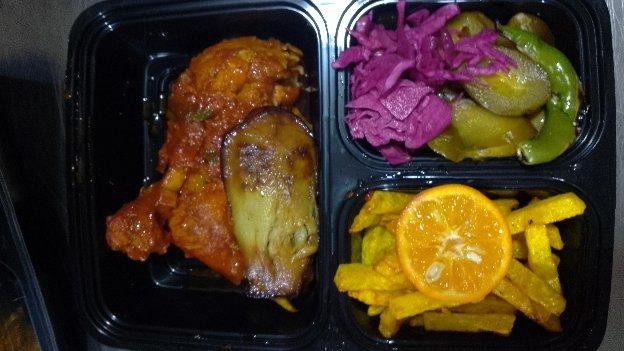 غذای رستوران بهاران