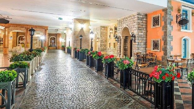 فضای بیرونی باغ رستوران ملل