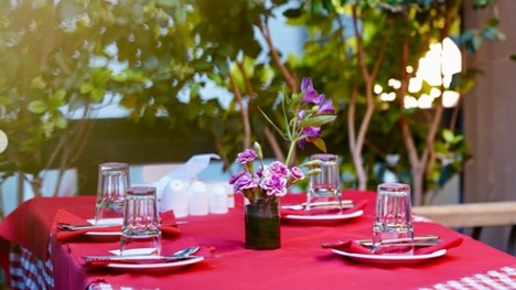 فضای بیرونی رستوران کوهپایه