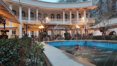 فضای بیرونی عمارت دیباچه