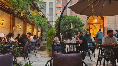 فضای بیرونی کافه دایمند