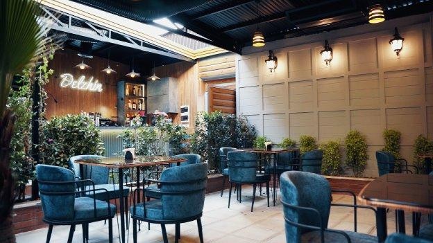 فضای داخلی رستوران دلژین