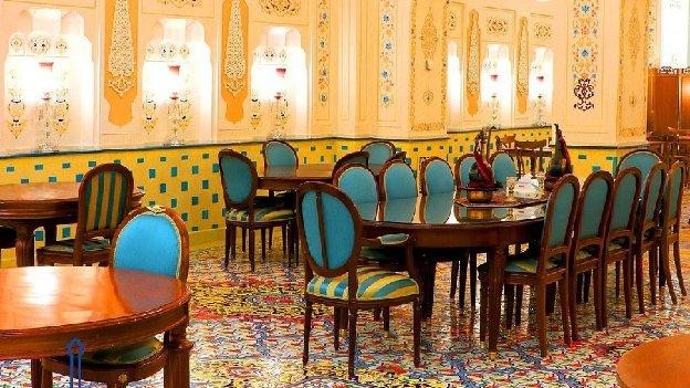 فضای داخلی شربتخانه ایران مال
