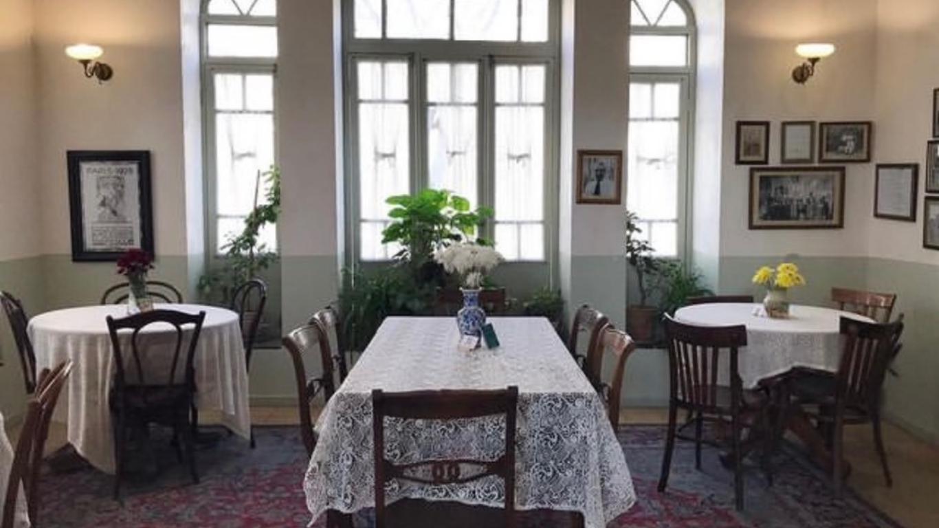 کافه تهرون کندوان از کافههای دنج تهران