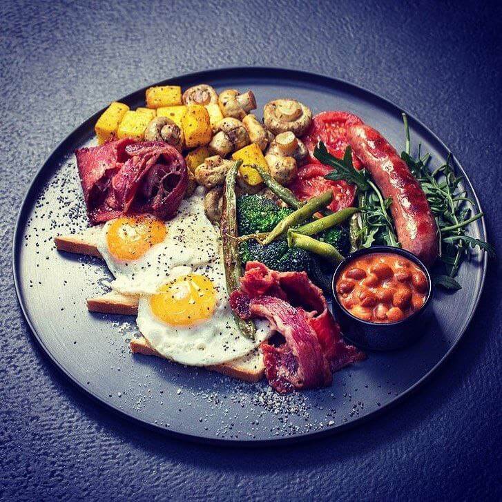 صبحانه در آ اس پ در رستوران آلموند