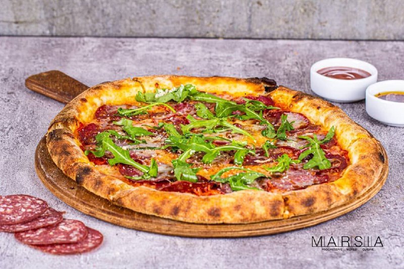 پیتزا ناپولیتن در رستوران مارسیا