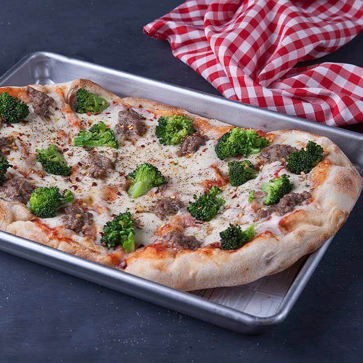 پیتزا بروکلی و فیله گوشت در سام استریت آ اس پ