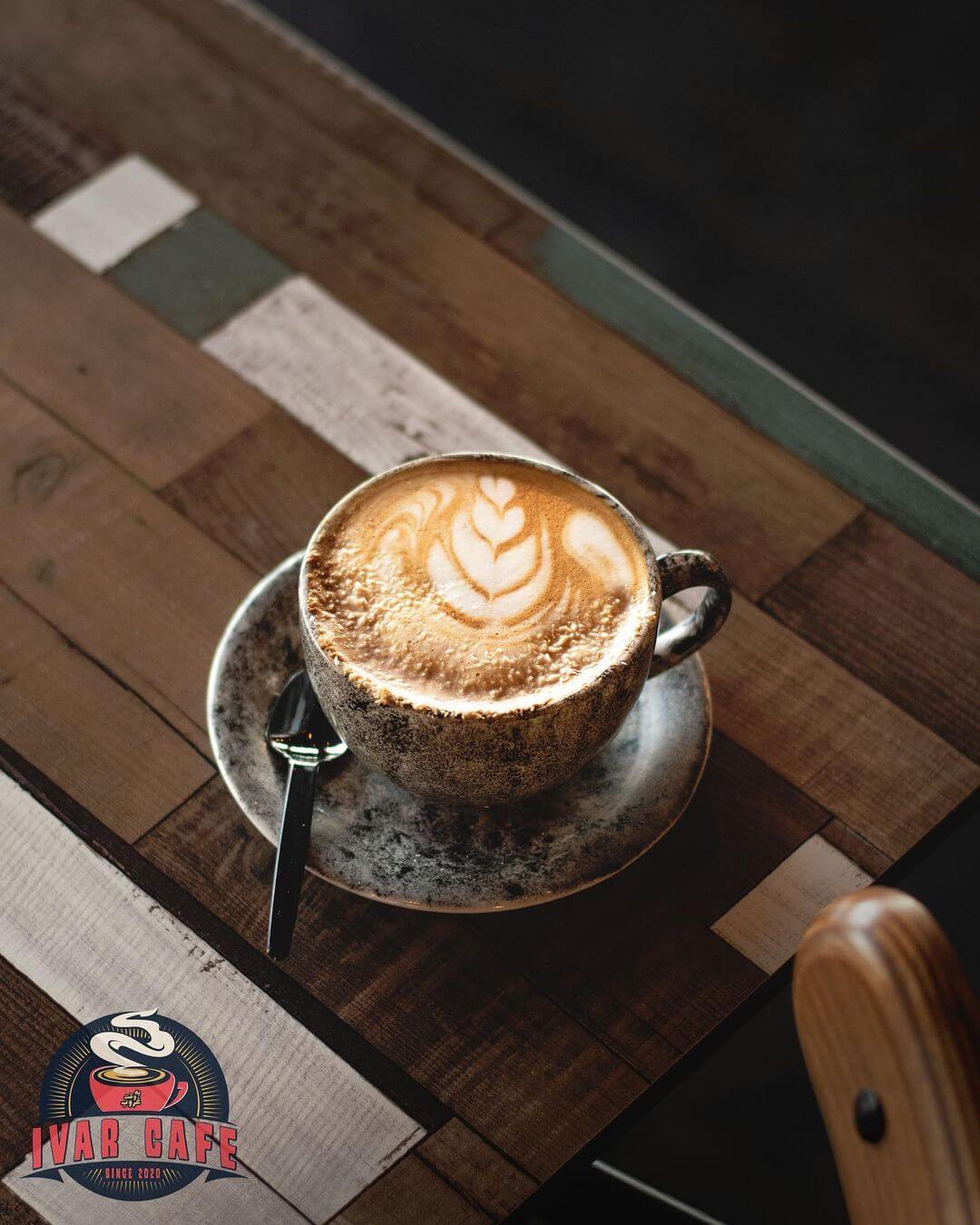 ایوار از کافه های شرق تهران