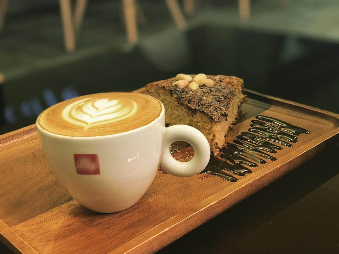 انواع نوشیدنی‌ها بر پایه قهوه در کافه لوتوس در شرق تهران