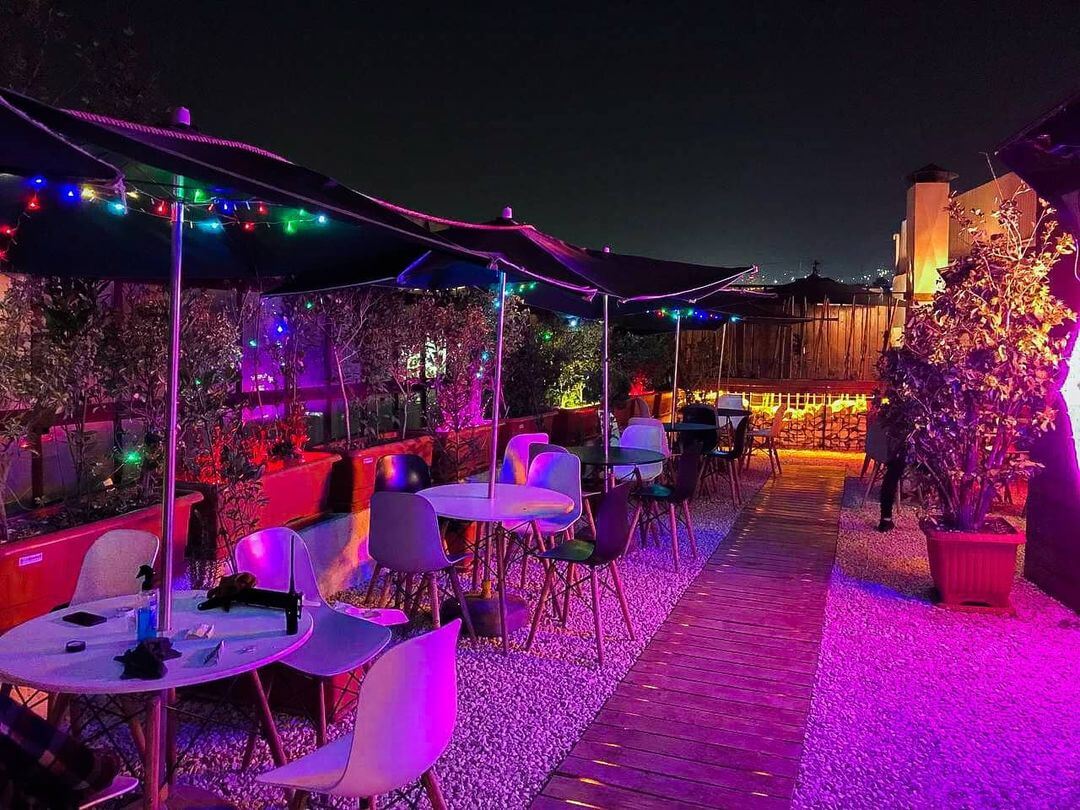 فضای روباز کافه پاییزان