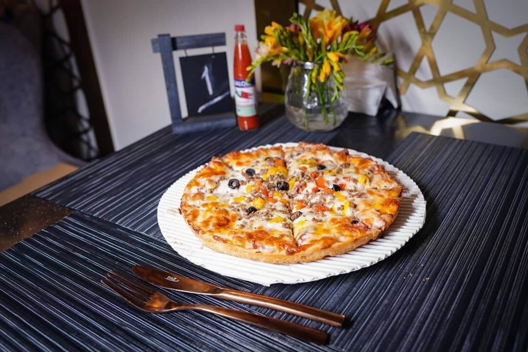 انواع پیتزا در واریو بهترین کافه شرق تهران