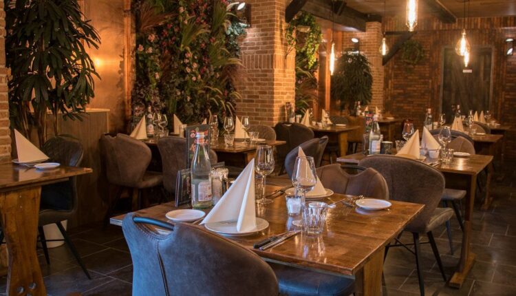 گشت و گذار در رستوران مطهری با بلد!