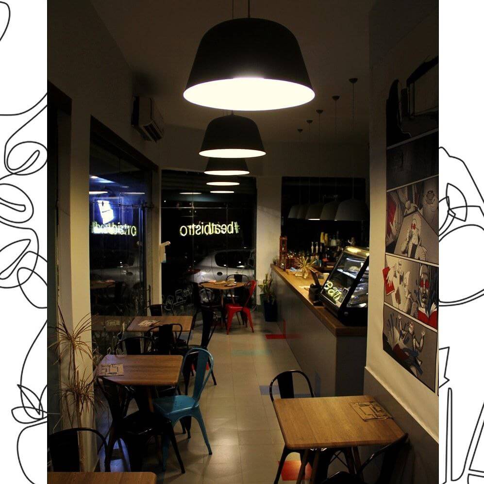 فضای داخلی بیت بیسترو در فهرست رستوران خوب در مطهری