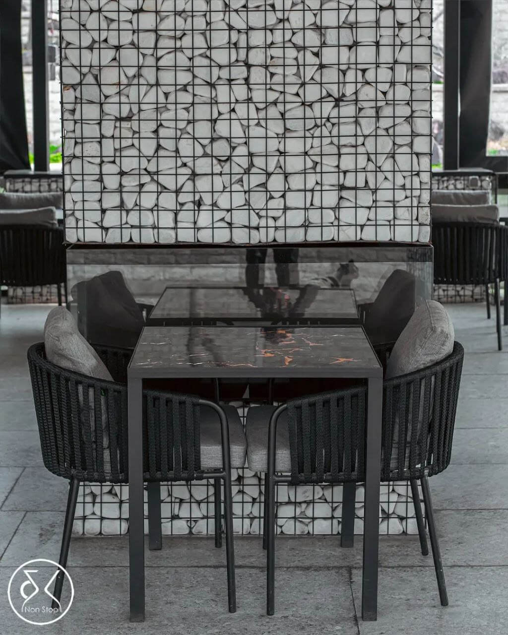 فضای داخلی نان استاپ کافه شبانه روزی در تهران