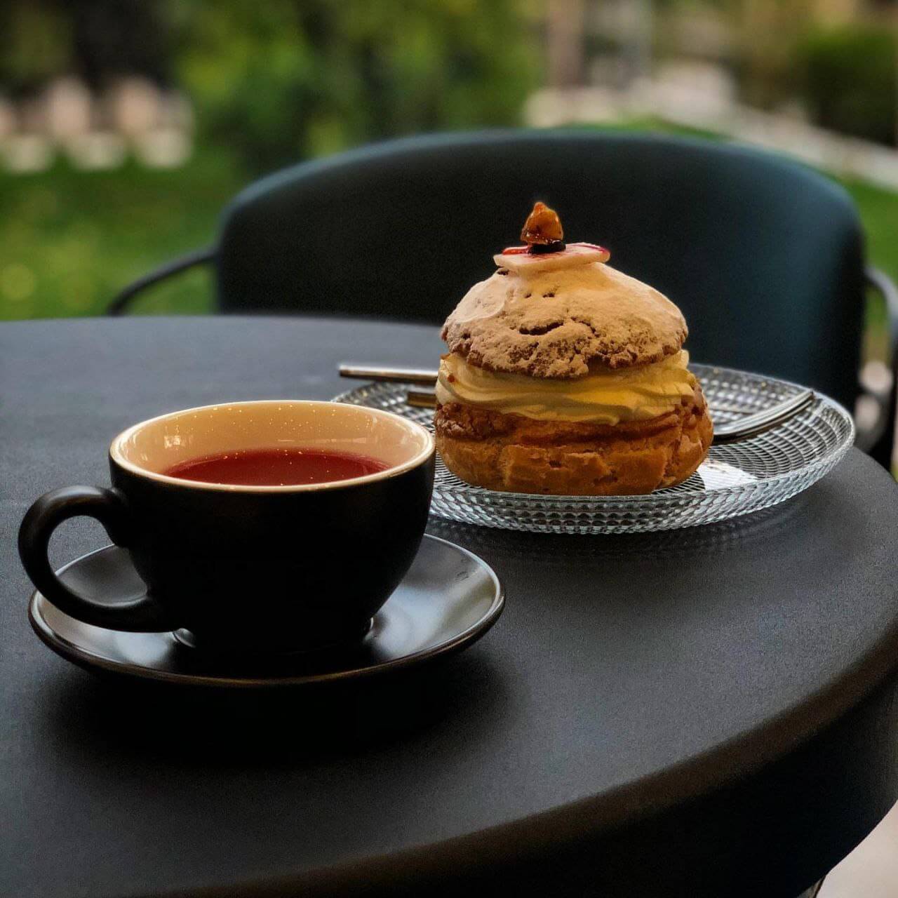 چای و پاریس برست در کافه شبانه روزی روسیو در تهران