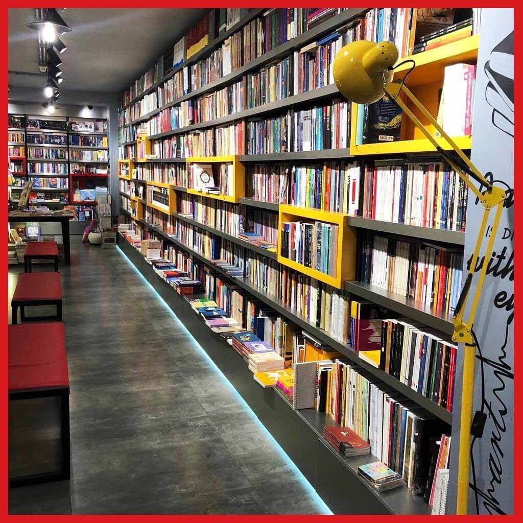 کافه کتاب کربن در بلوار اندرزگو