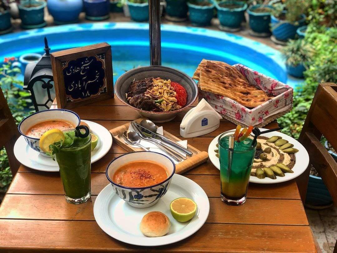 سوپ کوجه و کشک و بادمجان در دارالخلافه از کافه کتاب های تهران