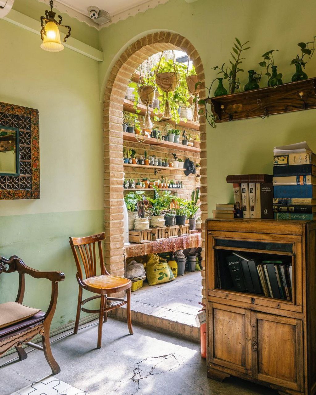 فضای داخلی کافه کتاب نیکو