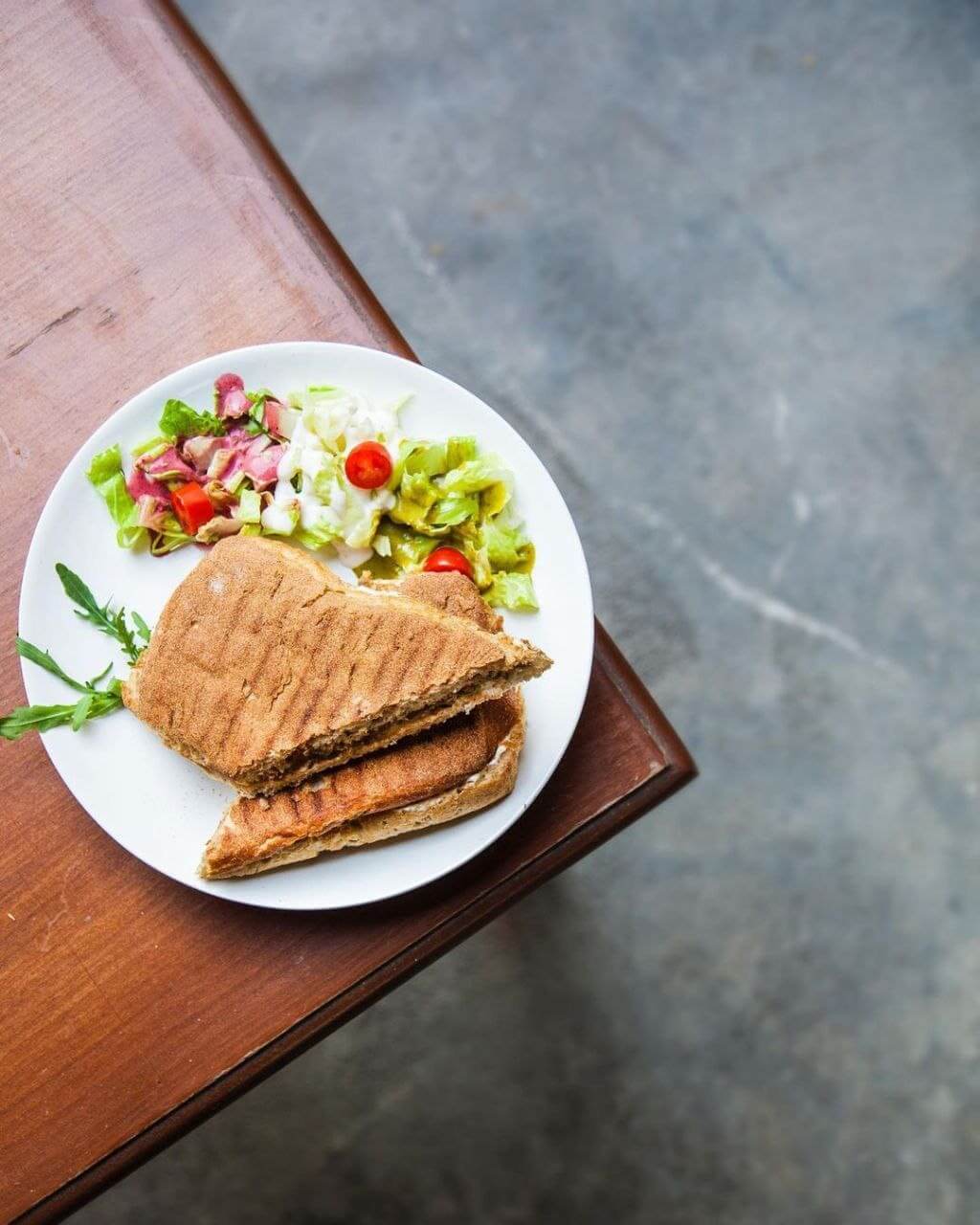 پنینی در کافه کتاب واحه