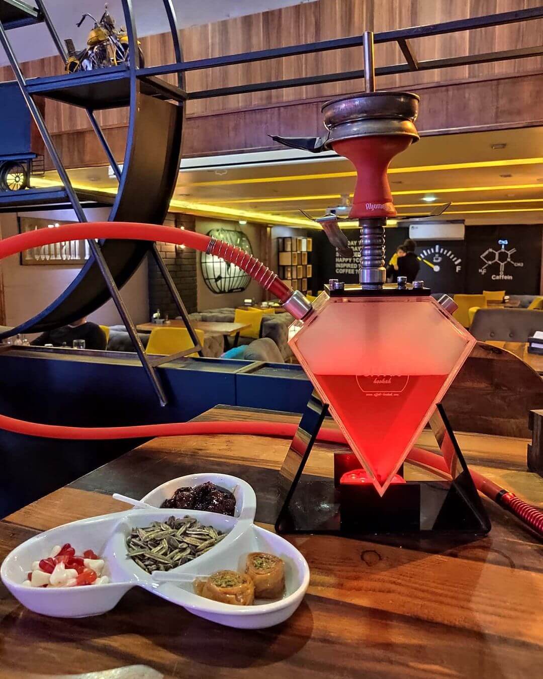 قلیان با طعمهای متنوع در کافه رستوران پرشین