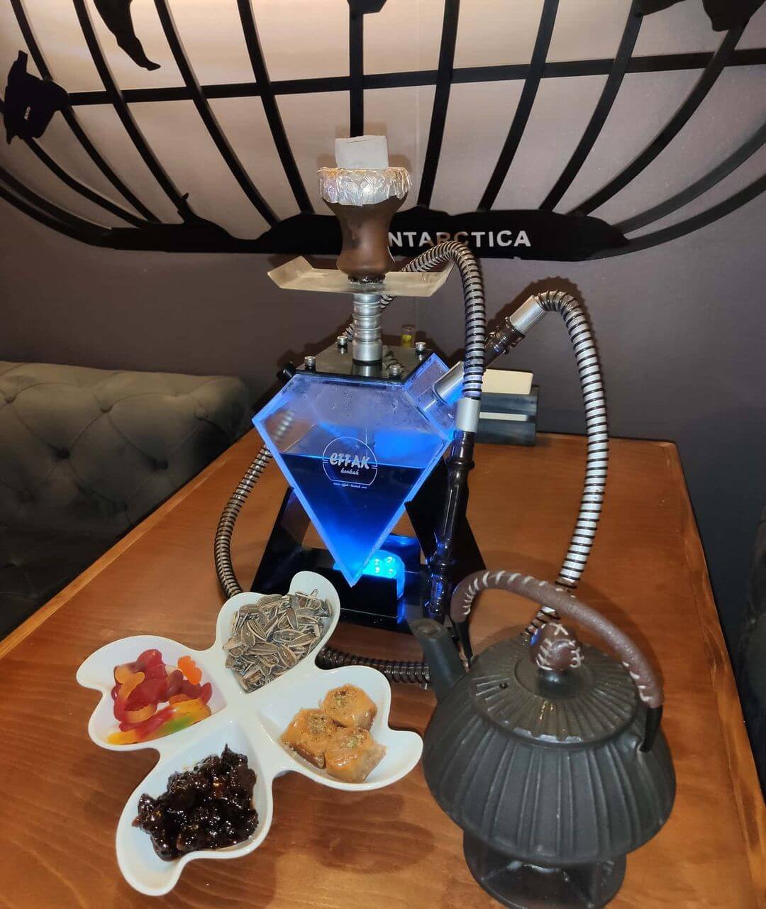 سرو انواع قلیان در کافه رستوران پرشین