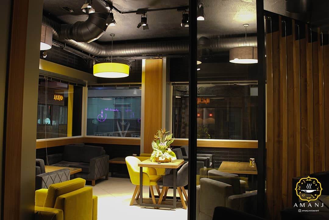 فضای داخلی کافه قلیان دار آمانج