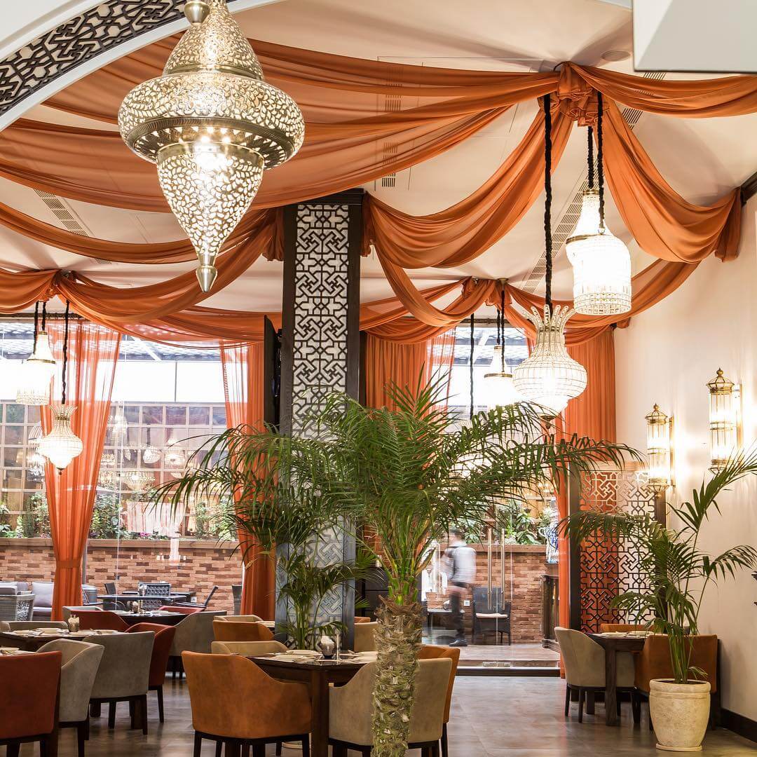 فضای داخلی کافه رستوران مدائن