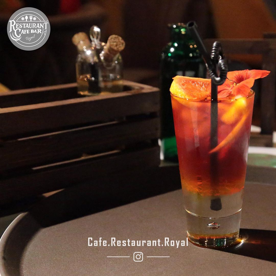 انواع نوشیدنیهای خنک در کافه رویال